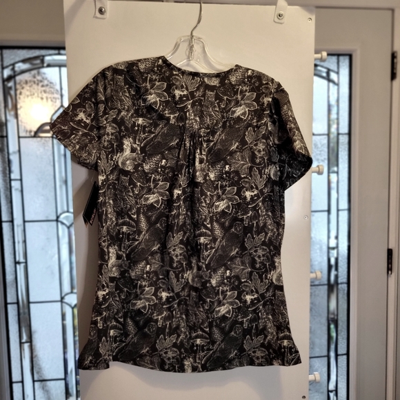 Scrubletics V Neck Print Scrub Top - Picture 3 of 3